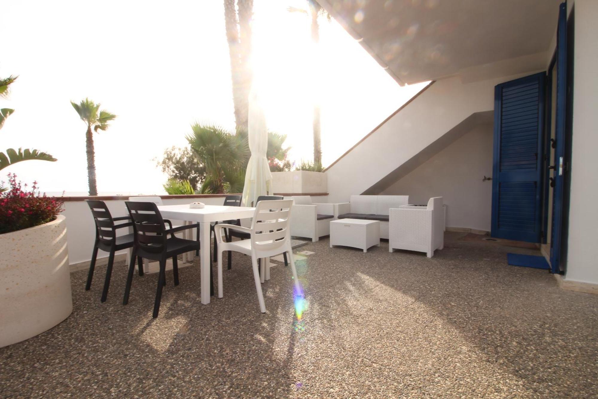 Residence Mare Azzurro Торре-Сан-Джованні-Удженто Екстер'єр фото