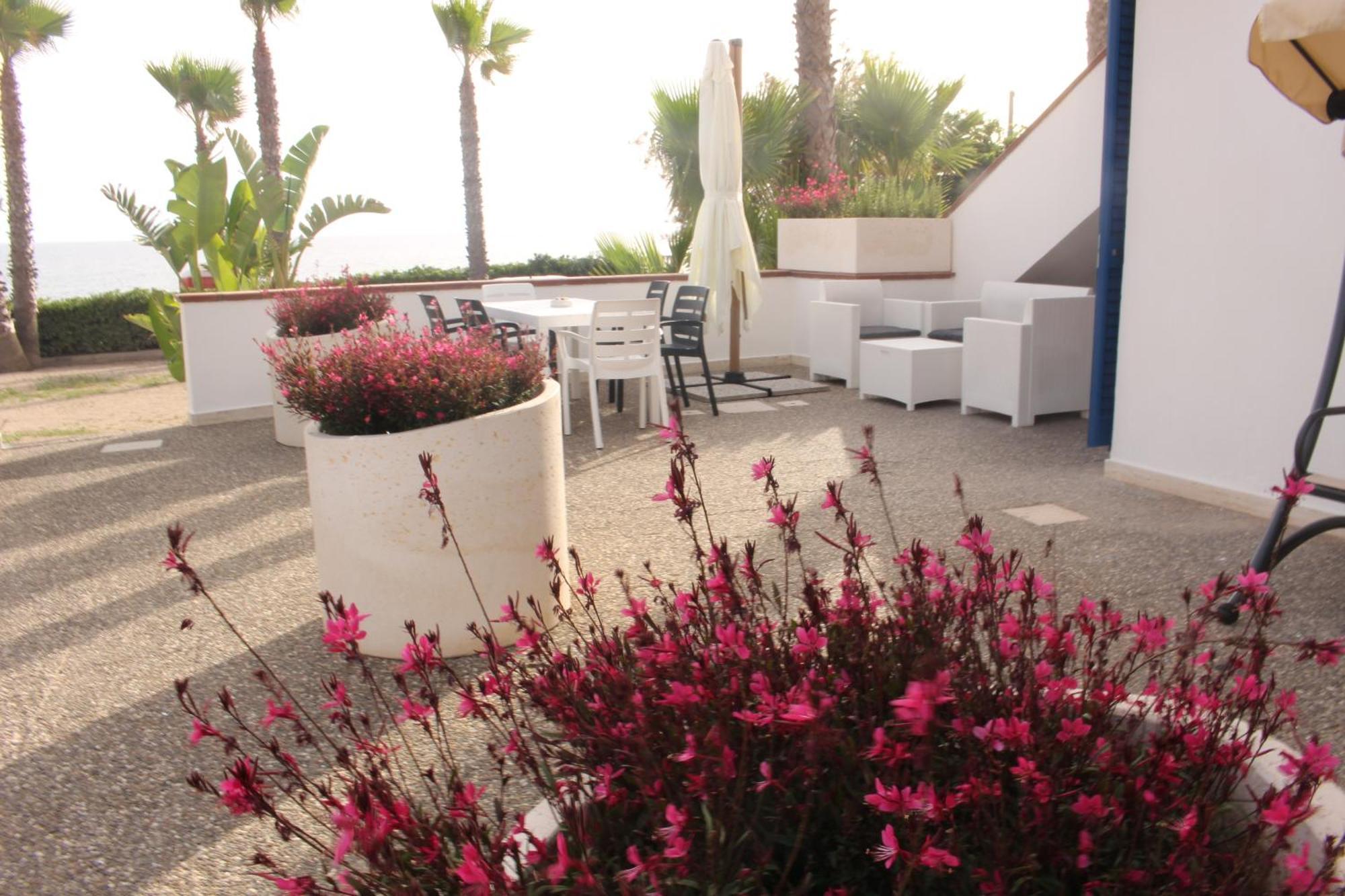 Residence Mare Azzurro Торре-Сан-Джованні-Удженто Екстер'єр фото