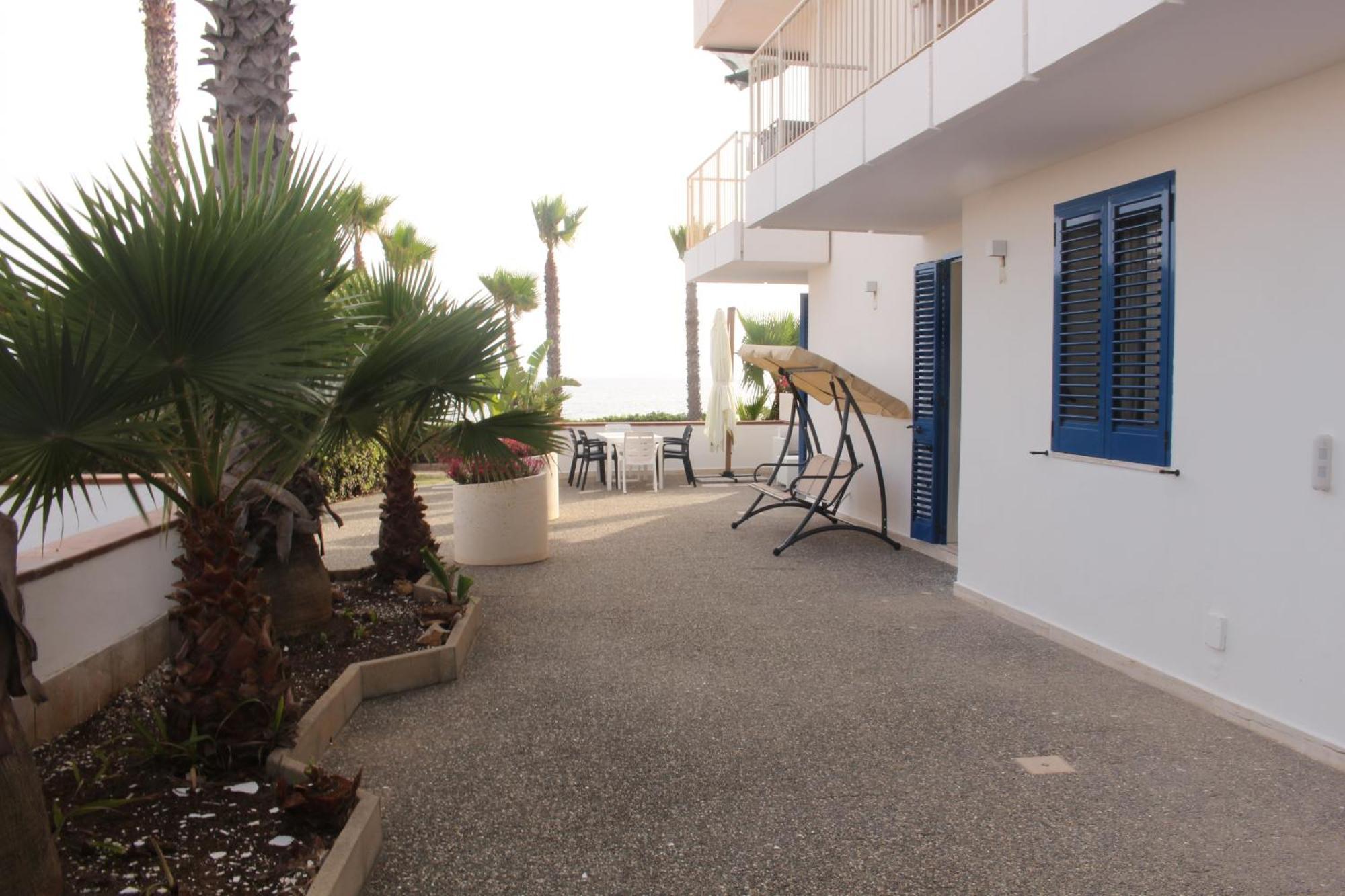Residence Mare Azzurro Торре-Сан-Джованні-Удженто Екстер'єр фото