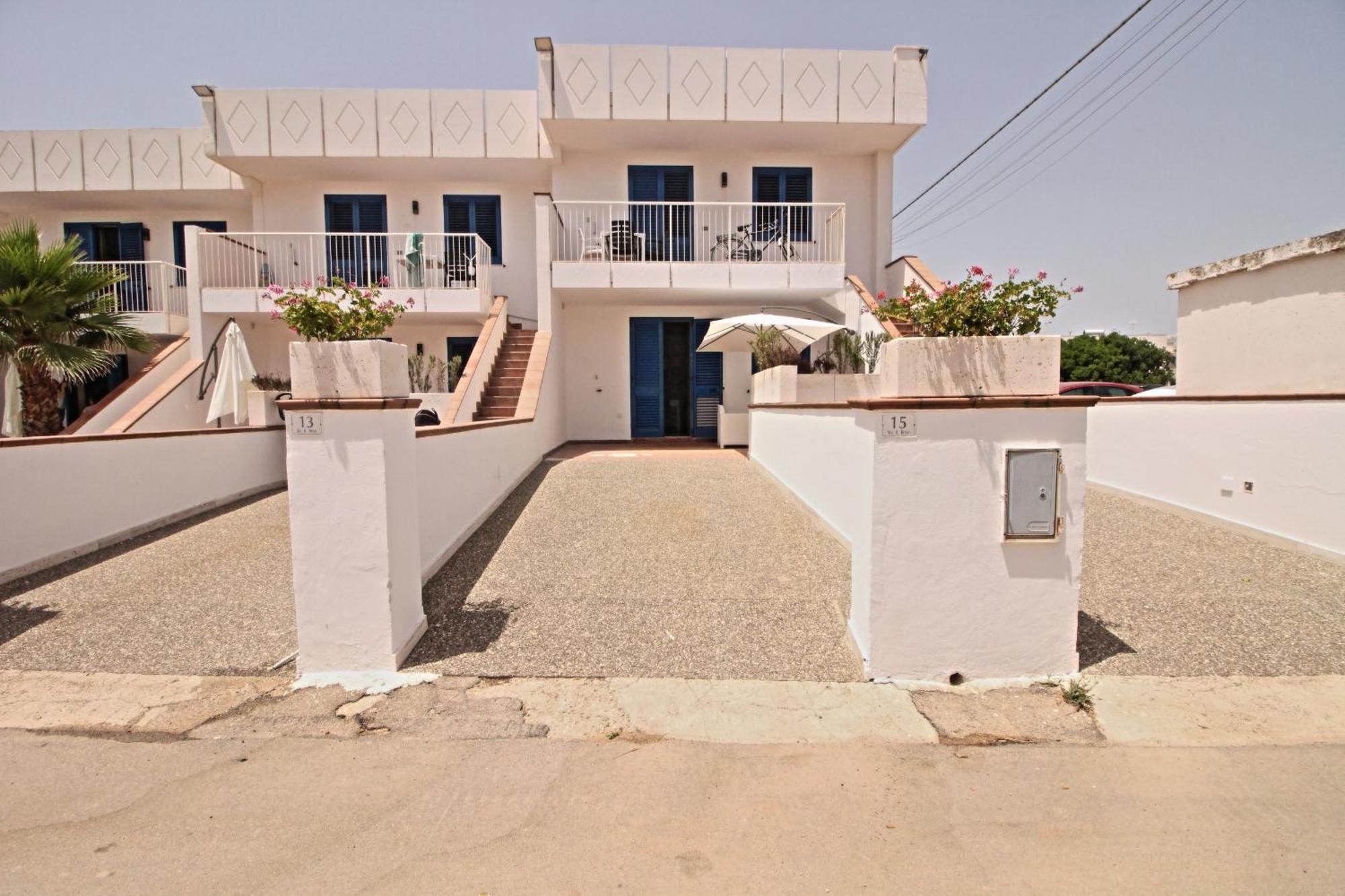 Residence Mare Azzurro Торре-Сан-Джованні-Удженто Екстер'єр фото