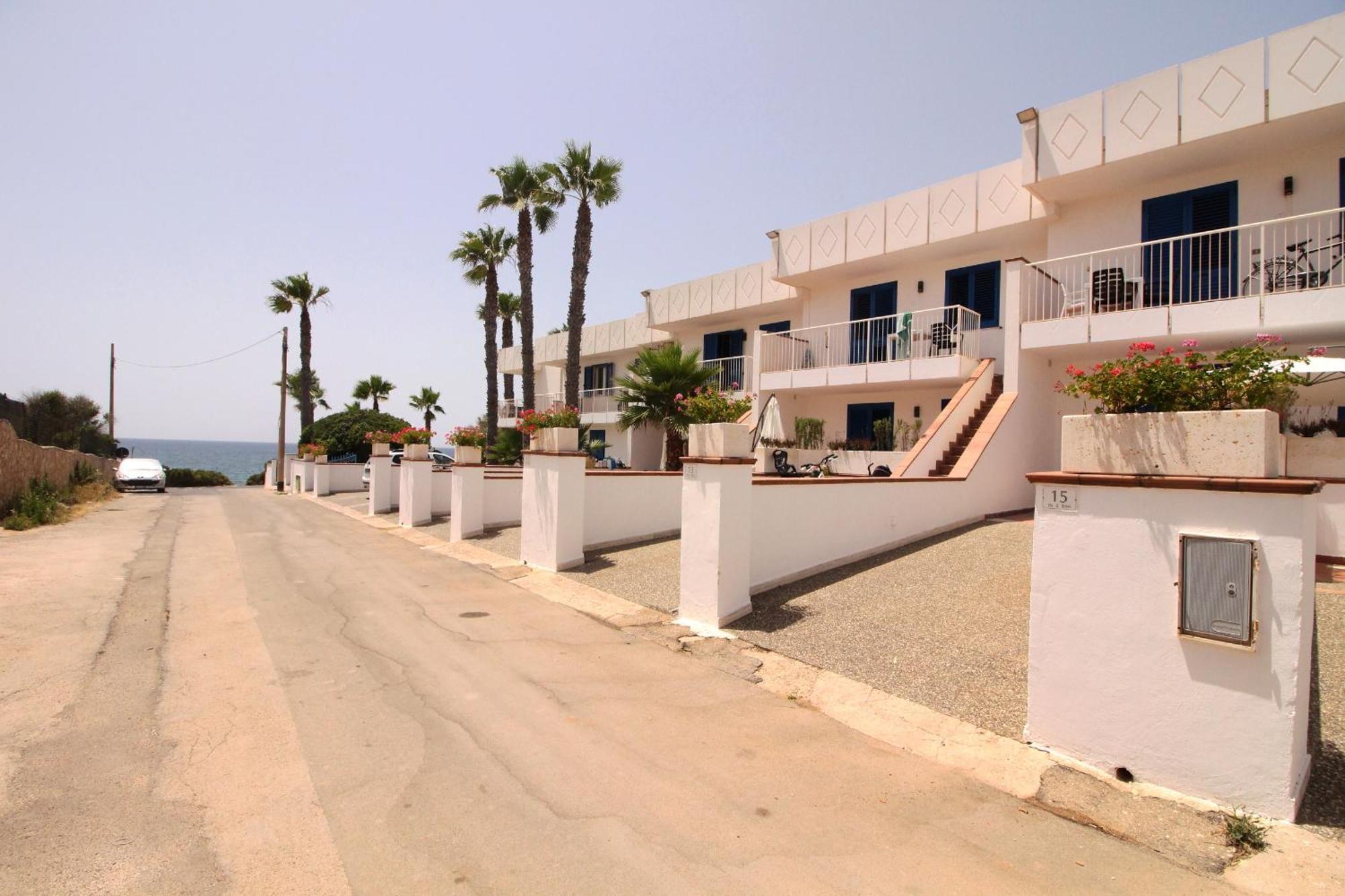 Residence Mare Azzurro Торре-Сан-Джованні-Удженто Екстер'єр фото